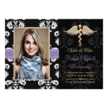 Las invitaciones púrpuras de la graduación de la e invitaciones personalizada