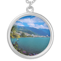 Las palmas rojas prosperan en el clima templado de joyeria personalizada