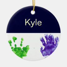 Las pequeñas manos personalizaron el ornamento del ornamentos de navidad