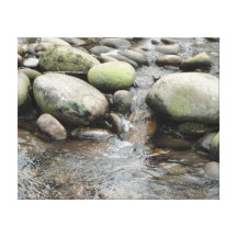 Las rocas del río envolvieron la lona lona envuelta para galerias