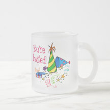 Le invitan (los gorras magentas del fiesta) tazas de café
