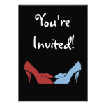 Le invitan una invitación del zapato