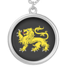 León del collar de plata de la heráldica de Inglat