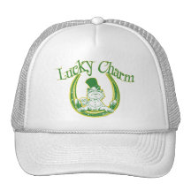 Leprechaun afortunado del encanto gorra