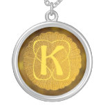 letra k del monograma collar