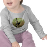 Libélula en descanso camisetas