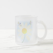 Libélulas de la margarita taza de café