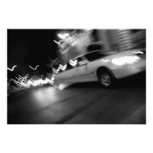 Limusina de la ciudad en la noche impresiones fotograficas