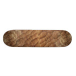 Líneas talladas en madera marrón pálida monopatines personalizados