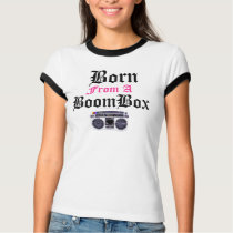 Llevado de un equipo estéreo portátil camisetas