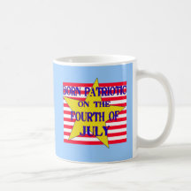 Llevado en el cuarto de los productos de julio taza