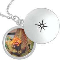 Locket anaranjado precioso de Cannas Collar