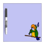 Loro del BR que juega el tablero seco del borrador