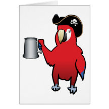 Loro rojo del pirata con una jarra de cerveza tarjeta