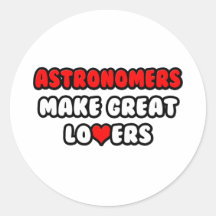 Los astrónomos hacen a grandes amantes etiqueta redonda