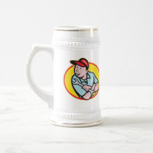 Los brazos del mecánico cruzaron a la llave ingles tazas