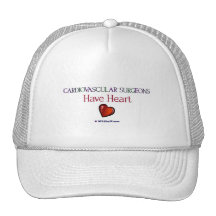Los cirujanos cardiovasculares tienen corazón gorros bordados