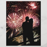 Los fuegos artificiales juntan besar la silueta tarjetas informativas