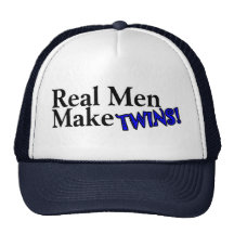 Los hombres reales hacen a gemelos (b) gorra