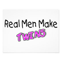 Los hombres reales hacen a los gemelos 2 invitaciones personales 