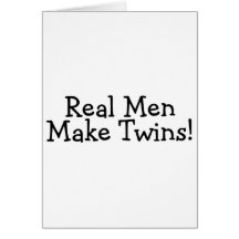 Los hombres reales hacen a los gemelos (el negro) felicitacion 