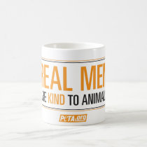 Los hombres reales son buenos con la taza de los a tazas