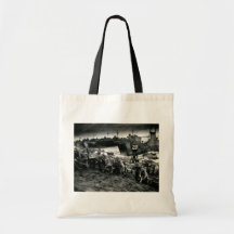 Los infantes de marina de WWII descargan fuentes e Bolsa