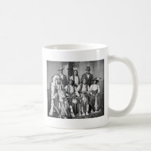 Los jóvenes manchados atan, 1875 taza