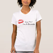 ¡los labios, me besan!   Soy una camiseta triguena