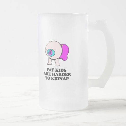 Los niños gordos son más duros secuestrar la camis taza de café