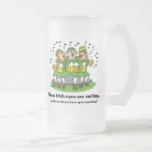 Los ojos irlandeses están sonriendo taza de café