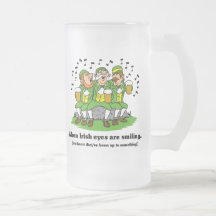 Los ojos irlandeses están sonriendo taza de café