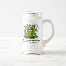 Los ojos irlandeses están sonriendo tazas de café