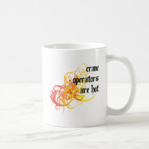 Los operadores de grúa son calientes tazas de café