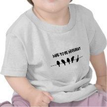 Los pájaros en un alambre - atrévase a ser diferen camisetas