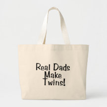 Los papás reales hacen a gemelos bolsas lienzo