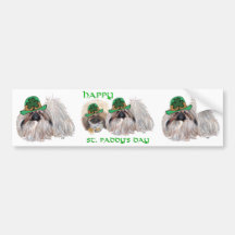 Los perros de Pekingese celebran el día de St Patr Pegatina De Parachoque