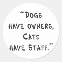 Los perros tienen dueños, gatos tienen el pegatina
