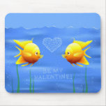 Los pescados de la tarjeta del día de San Valentín Alfombrilla De Ratones