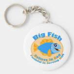 Los pescados grandes creen en dios llaveros personalizados