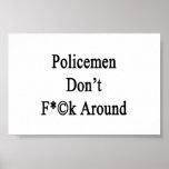 Los policías no cogen alrededor poster