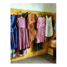 Los vestidos recolectados de la niña postal