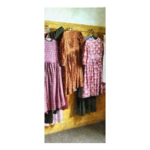 Los vestidos recolectados de la niña tarjeta publicitaria a todo color