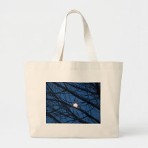 Luna en un árbol bolsas de mano