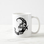 Luna tribal del mal del tatuaje tazas de café