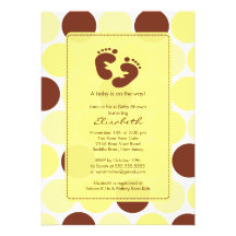 Lunares del amarillo de la invitación de la fiesta