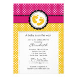 Lunares del amarillo de la invitación de la fiesta