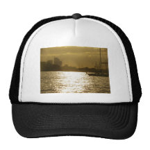 Luz de oro del barco gorra