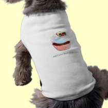 Magdalena con la camiseta del perrito del diseño d ropa para mascotas