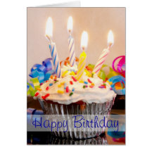 Magdalena del feliz cumpleaños con las velas tarjeta